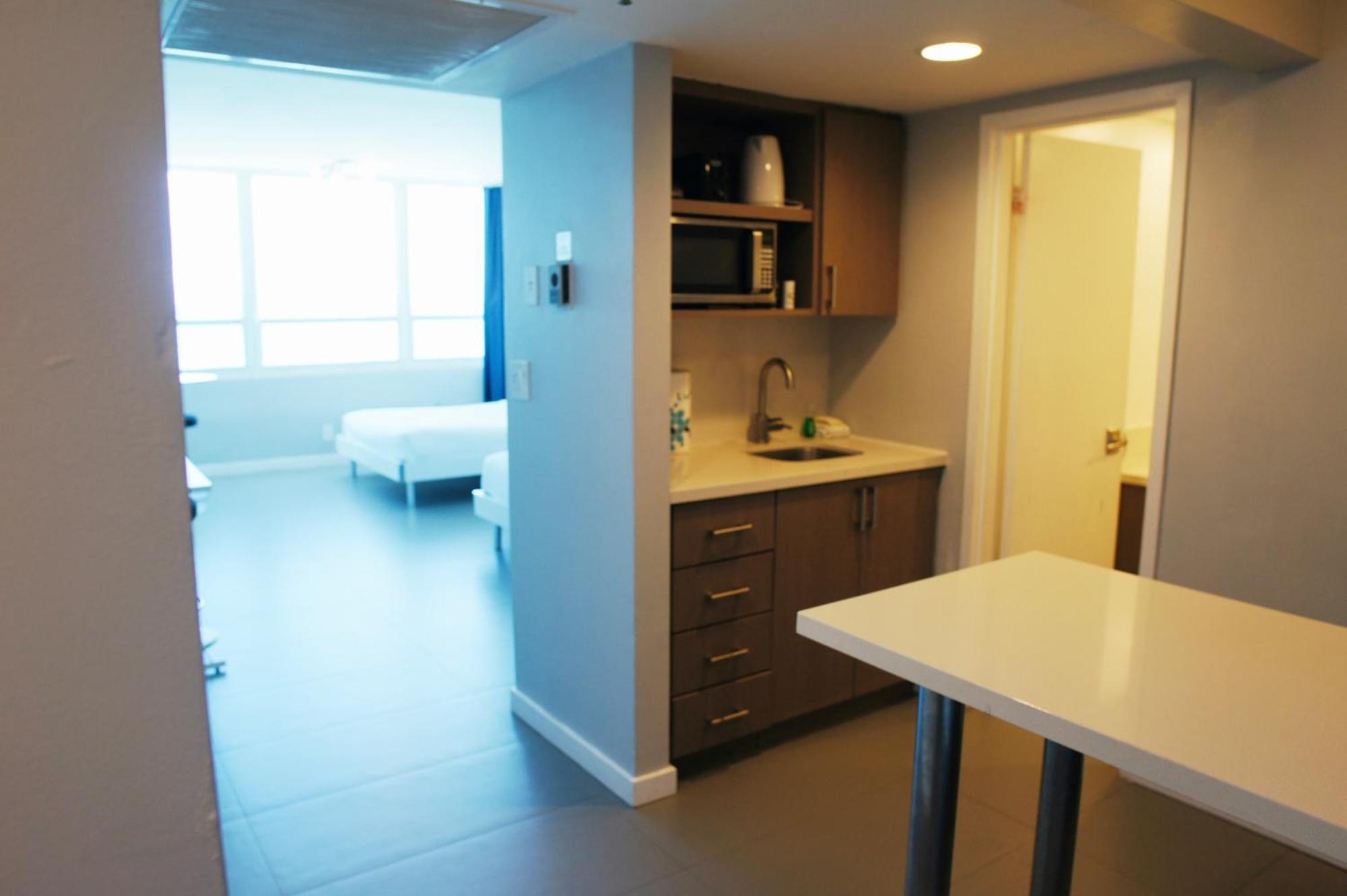Castle 835 Oceanview Studio On Beach With Pool, Gym, Bars, And Free Parking Miami Beach Exterior photo